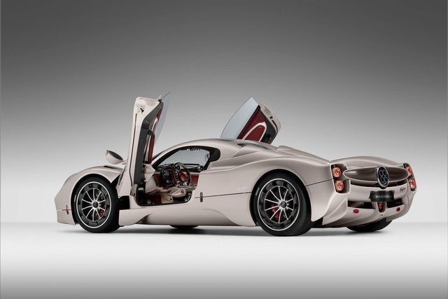 Pagani Utopia chính thức ra mắt: Tiếp tục truyền thống Huayra, giá từ 2,19 triệu USD, sử dụng hộp số sàn và động cơ Mercedes - Hình 8.