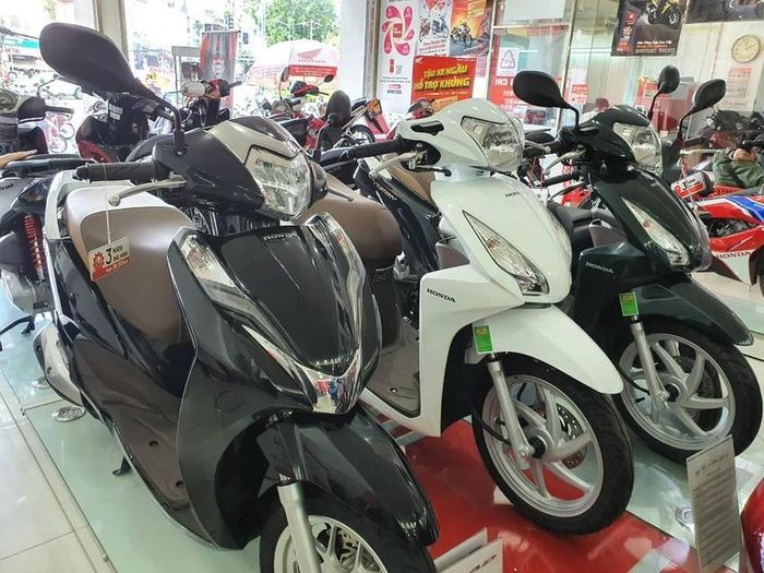 Giá xe máy diễn biến trái chiều: Honda Winner X, Vision, SH Mode... đều giảm sâu tới 15 triệu đồng, trong khi xe ga Yamaha cháy hàng và giá tăng nhẹ - Ảnh 1.