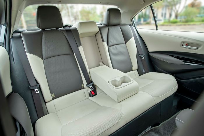 Người dùng chia sẻ lý do chọn Toyota Corolla Altis HEV: Đáng giá từng đồng nếu sử dụng nhiều trong đô thị  - Ảnh 4.