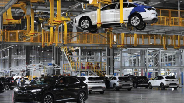 VinFast - Tesla của Việt Nam trở lại Pháp với 4 mẫu SUV điện ấn tượng - Ảnh 2.