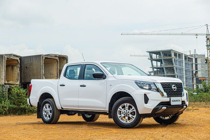 Nissan Navara giới thiệu phiên bản giá cả phải chăng - Ảnh 1.