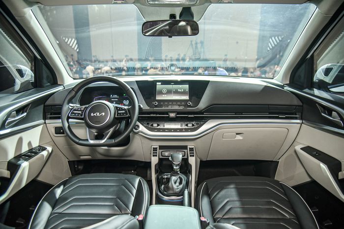 Thông tin chi tiết về Kia Carens phiên bản xăng 1.5 Luxury: Giá 699 triệu đồng, thiếu nhiều trang bị so với phiên bản cao cấp hơn - Ảnh 8.