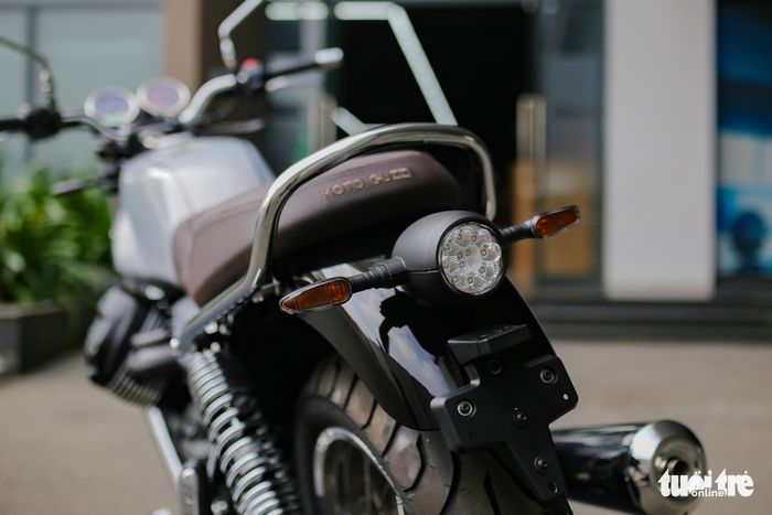 Chi tiết về Moto Guzzi V7 Special 850 có giá hơn 400 triệu đồng tại Việt Nam - Hình 8.