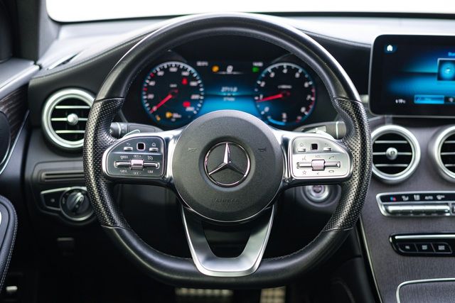 ‘Rất hiếm’ Mercedes-Benz GLC 300 Coupe 2 năm tuổi đang được bán lại với giá gần 2,7 tỷ đồng - Ảnh 11.