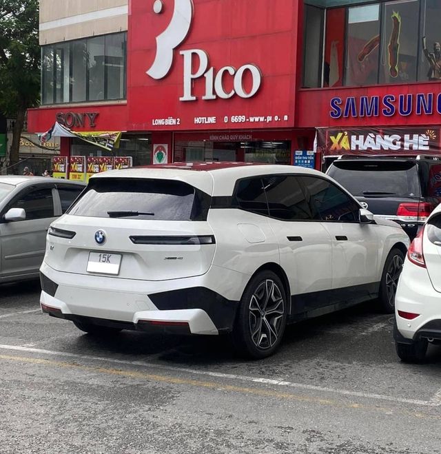 BMW iX đầu tiên có biển số tại Việt Nam - SUV điện tương đương với VinFast VF 8 - Ảnh 1.