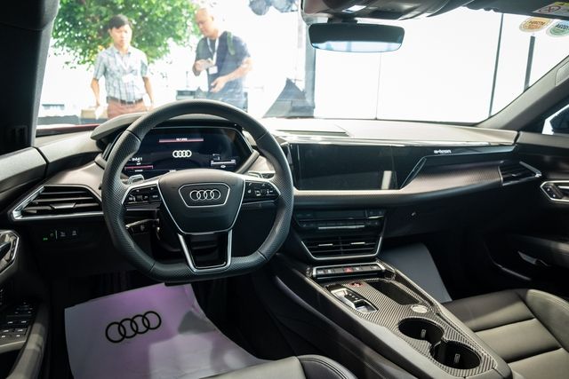 Xuất hiện Audi e-tron GT tại Việt Nam: Giá từ 5,2 tỷ đồng, cạnh tranh trực tiếp với Porsche Taycan - Ảnh 8.