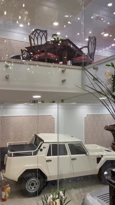 Bộ sưu tập xe huyền bí trị giá 11 triệu USD: Xe không được đậu trong garage mà ở ngay bên trong nhà - Ảnh 3.