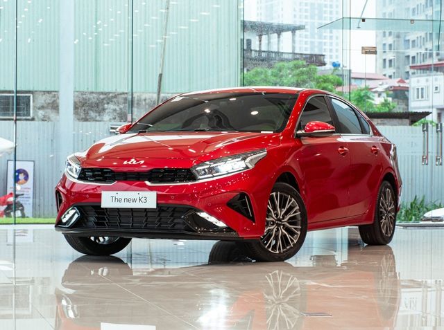 Kia K3 giảm giá lên đến 30 triệu đồng tại các đại lý, tạo thêm áp lực cho Mazda3 và Corolla Altis - Hình ảnh 1.