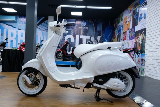 Khám phá dòng xe Sprint Justin Bieber x Vespa với giá từ 115,8 triệu đồng tại thị trường Việt Nam: Tiếp tục làm nên cơn sốt sau thành công của Christian Dior 946 - Ảnh 2.