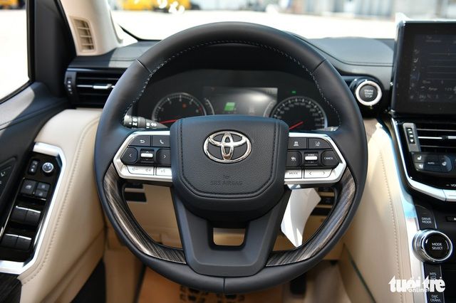 Land Cruiser 300 tạm ngừng việc nhận đặt cọc tại Việt Nam, các nhà buôn phấn khích với mức giá của xe cũ tăng gần 2 tỷ đồng - Ảnh 5.
