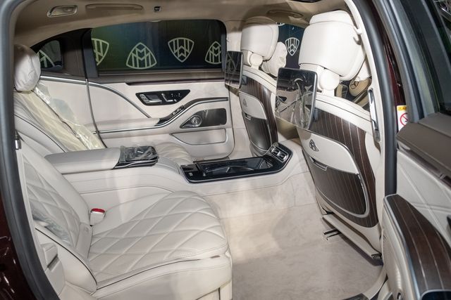 Trải nghiệm Mercedes-Maybach S 680 giá 16 tỷ đồng tại Việt Nam: Cánh cửa mở đóng như Rolls-Royce, ghế của ông chủ có thể biến thành giường - Hình 11.
