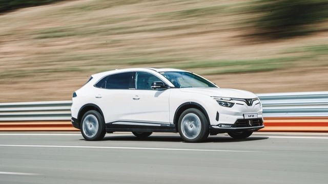 Kỹ sư ô tô hơn 35 năm kinh nghiệm đánh giá: VinFast VF 8 lái thú vị hơn BMW iX, Ford Mustang Mach-E, và có điểm tương đồng với Porsche Macan - Ảnh 8.