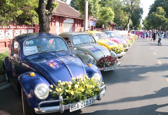Xe cổ Volkswagen tham dự Lễ hội đường phố trong Tuần lễ Festival Huế 2022 - Ảnh 3.