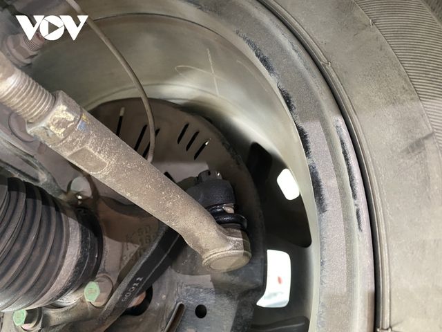 Xe Subaru Forester gặp vấn đề xì mỡ ở rô tuyn thước lái - Ảnh 3.