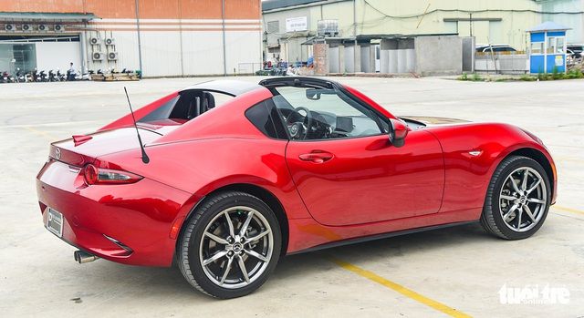 Mazda MX-5 2022 - Phiên bản mui trần độc bản, có giá hàng tỷ đồng, chỉ có 2 chỗ ngồi dành cho các tín đồ của dòng xe tại Việt Nam - Hình 14.