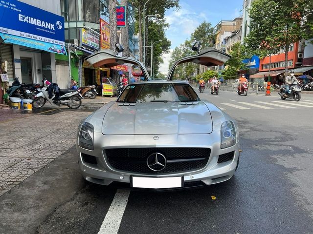 Chiếc Mercedes-AMG SLS đầu tiên tại Việt Nam tái xuất sau thời gian dài ẩn mình, giá mua mới gần 10 tỷ đồng - Ảnh 1.