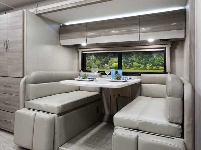 Nhà di động Mercedes-Benz nhỏ gọn nhưng có thể ‘nở’ ra - Hình 6.