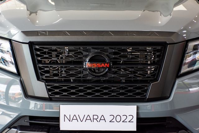 Nissan Navara 2022 đã đến các đại lý tại Việt Nam: Cải tiến động cơ, trang bị không thay đổi, giá dự kiến tăng nhẹ - Hình 2.