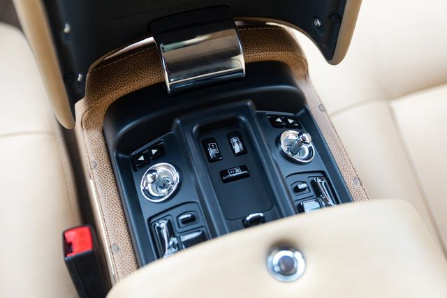 ‘Bóng ma Anh quốc’ Rolls-Royce Phantom 7 năm vẫn có giá ngang Mercedes-Maybach S 680 mới - Ảnh 13.