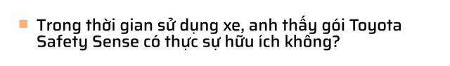 Lắp chốt Toyota Camry trong 15 phút, Giám đốc 8X nhận xét: ‘Ngồi phía sau thực sự thoải mái, việc cầm lái còn làm mình bất ngờ hơn’ - Ảnh 10.
