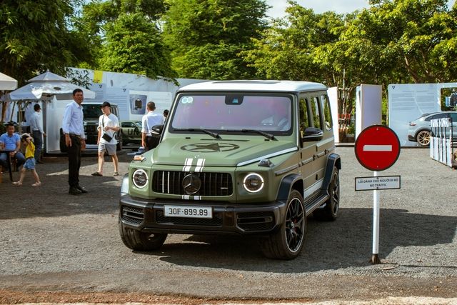 Quan sát quá trình đưa dàn xe trị giá hơn 100 tỷ đồng của Trung Nguyên về garage: 3-4 nhân viên đang làm việc hăng hái trong hơn 1 tiếng đồng hồ - Ảnh 10.