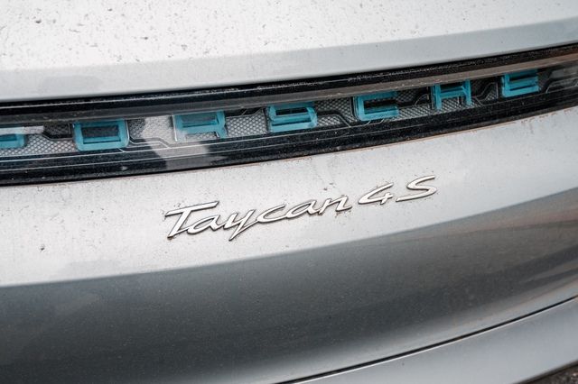 Porsche Taycan Cross Turismo lần đầu tiên xuất hiện tại Việt Nam - Xe điện có thể offroad cho giới nhà giàu - Ảnh 7.