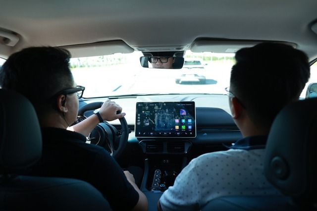 VinFast giới thiệu công nghệ trợ lái tiên tiến: Xe tự lái ở tốc độ 120km/h, giải phóng vô lăng - Ảnh 4.