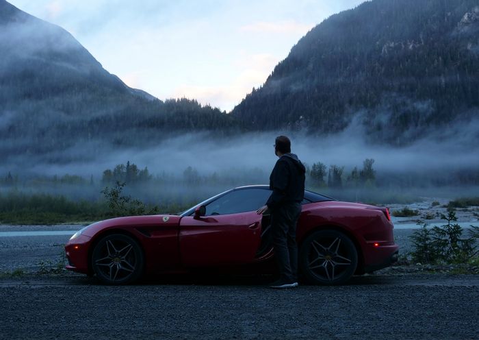 Chuyến hành trình xuyên ba quốc gia bằng siêu xe Ferrari: Đi gần 21.000km trong 2 tháng - Ảnh 1.