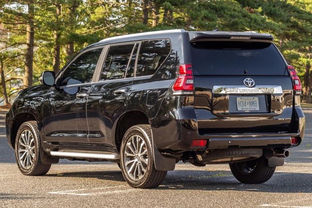 Cuồng Toyota, chủ xe đã cố gắng biến đổi Lexus GX 460 thành Land Cruiser Prado - Ảnh 2.
