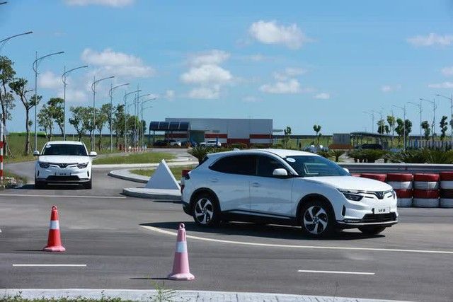 VinFast giới thiệu công nghệ trợ lái tiên tiến: Xe tự lái ở tốc độ 120km/h, giải phóng vô lăng - Ảnh 3.