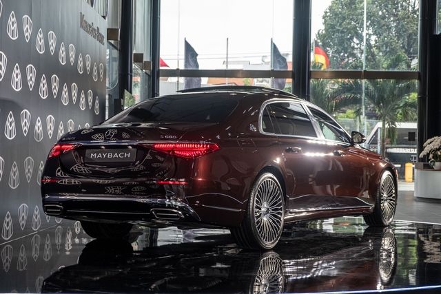 Trải nghiệm Mercedes-Maybach S 680 giá 16 tỷ đồng tại Việt Nam: Cánh cửa mở đóng như Rolls-Royce, ghế của ông chủ có thể biến thành giường - Hình 10.