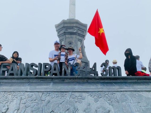 Gia đình trẻ tự lái xe hơn 1000km để vượt qua thách thức đỉnh Fansipan - Hình 8.