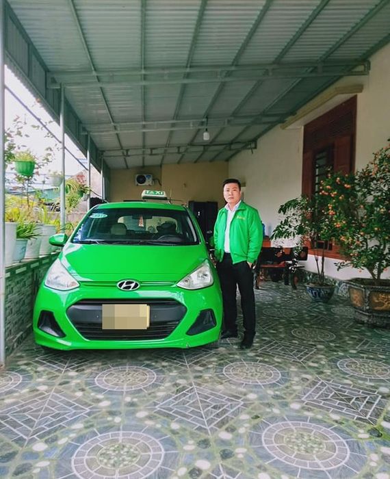 Tài xế taxi không kìm được nước mắt khi bị khách hàng lấy túi xách quên trên xe: Đừng vội phán xét - Ảnh 2.