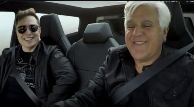 Jay Leno: Elon Musk xứng đáng được ca ngợi vì dẫn đầu lĩnh vực xe điện - Hình ảnh 1.