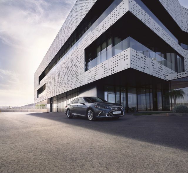 Lần ra mắt mới của sedan đình đám Lexus ES 2023 - hương vị quen thuộc với sự mới mẻ - Hình 3.