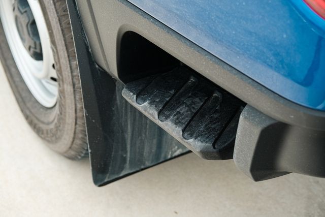 Hình ảnh thực tế của Ford Ranger 2023 phiên bản tiêu chuẩn tại Việt Nam: Giá chỉ 659 triệu đồng, sử dụng hộp số sàn nhưng vẫn tích hợp nhiều công nghệ - Hình 6.