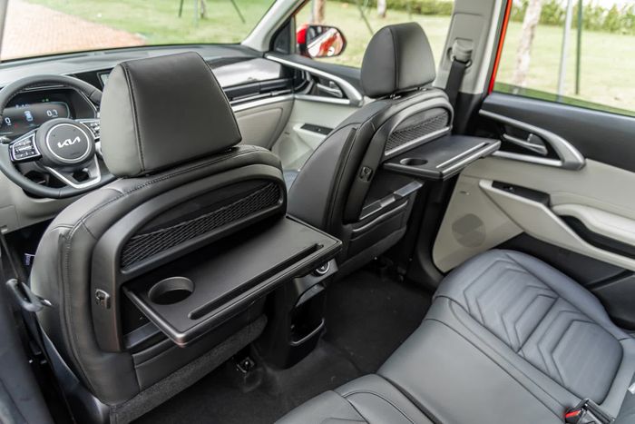 Đánh giá hai phiên bản cao nhất của Kia Carens: Xe gia đình sử dụng đầy đủ tiện nghi hiện đại - Ảnh 20.