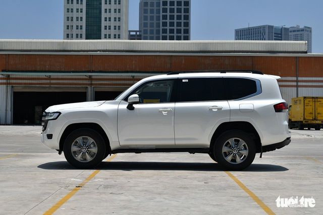 Land Cruiser 300 ngừng nhận đặt cọc tại Việt Nam, dân buôn đang hét giá xe cũ tăng gần 2 tỷ đồng - Ảnh 10.