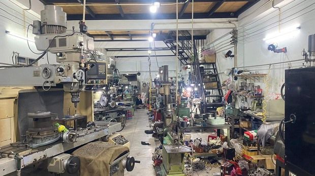 Cảnh sát TP.HCM tiến hành đột kích 11 xưởng “độ xe”, phát hiện nhiều điều bất ngờ - Hình 2.