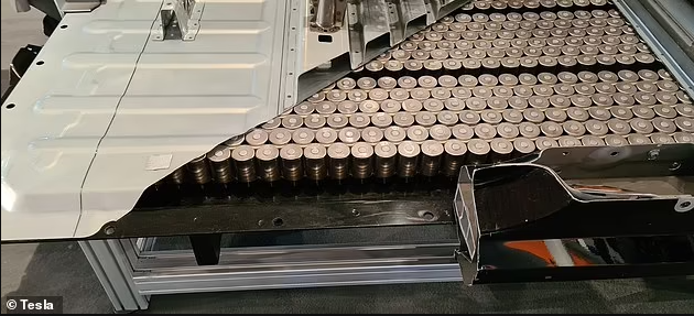 Tesla trình làng mẫu 'cục sạc di động' cho ô tô với ăng-ten vệ tinh SpaceX Starlink tích hợp - Ảnh 4.