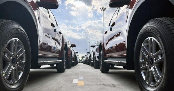 Tình hình nhập khẩu ô tô tiếp tục tăng tốc, thị trường cuối năm dự báo sôi động - Ảnh 1.