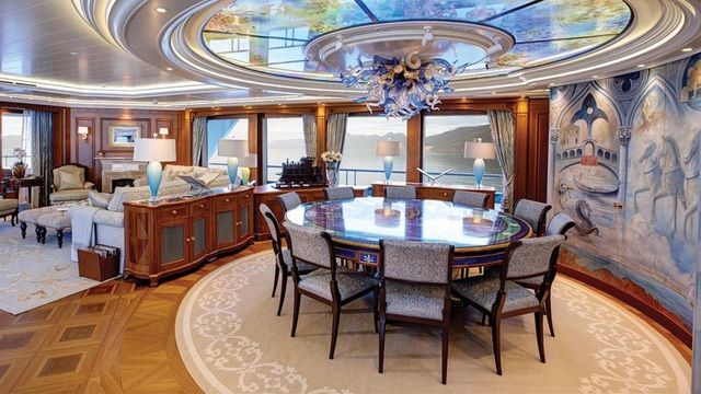 Các tỷ phú ‘độ’ gì cho siêu du thuyền: rạp chiếu phim, phòng trượt tuyết, bệnh viện... - Hình 6.