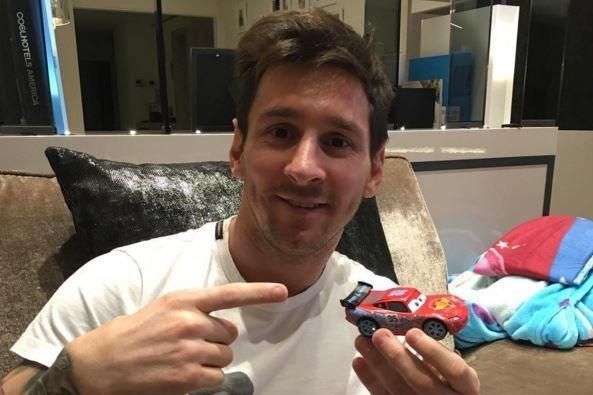 Lionel Messi và chiếc Ferrari 335 S Spider Scaglietti 1957 - Hình 3.