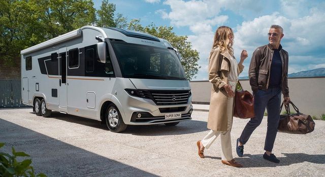 Mercedes-Benz Sprinter biến đổi thành siêu nhà di động, giá bằng siêu xe - Ảnh 1.