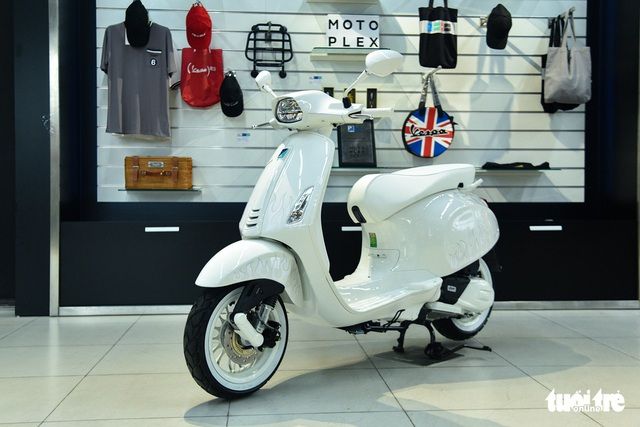 Vespa Sprint của Justin Bieber đang gặp tình trạng khan hàng, khiến cho các nhà buôn phải tăng giá lên hàng trăm triệu đồng - Ảnh 2.