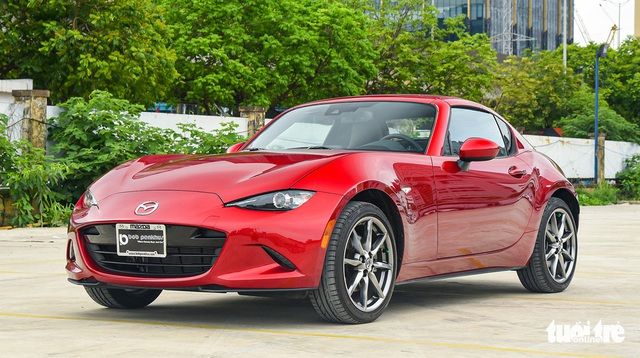 Mazda MX-5 2022 - Phiên bản mui trần độc bản, có giá hàng tỷ đồng, chỉ có 2 chỗ ngồi dành cho các tín đồ của dòng xe tại Việt Nam - Hình 1.