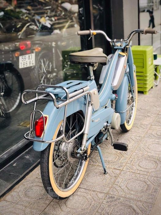 Xe máy cổ quý hiếm của dân chơi Hà Nội - Ảnh 2.