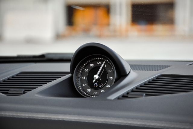 Đánh giá chi tiết Porsche 911 Targa 4S - Siêu xe mui trần cho những người đam mê lái xe, có giá hàng chục tỷ đồng tại Việt Nam - Ảnh 11.