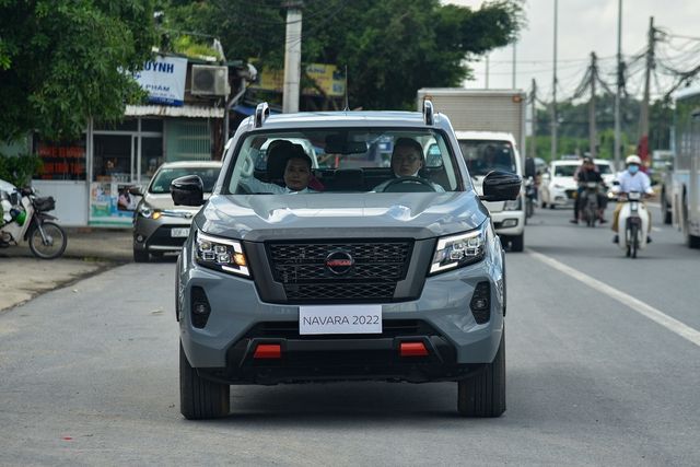 Cộng đồng người dùng trải nghiệm nhanh Nissan Navara 2022: Đẹp và yên bình hơn, phù hợp cho việc di chuyển trong thành phố - Hình 5.