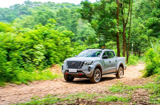 Đánh giá Nissan Navara 2022: Thay đổi hoàn toàn với động cơ mới và lốp cải tiến - Ảnh 11.